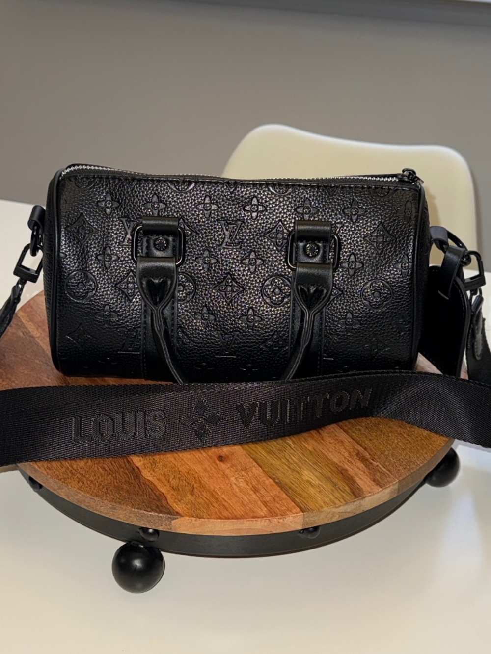 Monogram Taurillon Keepall Bandouliere 25 Black